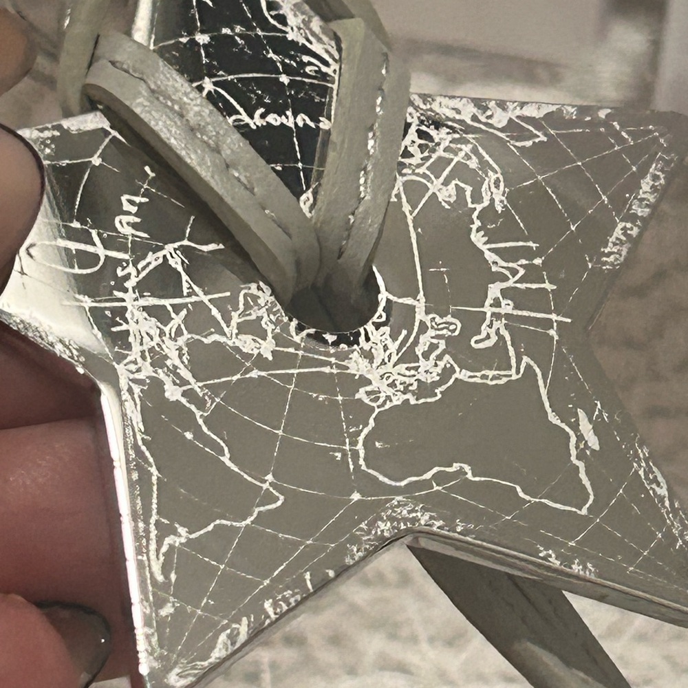 New in Box Dior VIP Silver Around the World Star Keychain w/ Leatherette… - Picture 3 of 6